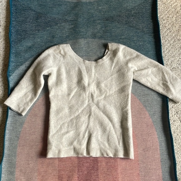 Banana Republic Women's Heather Gray Cashmere Sweater Top - Picture 9 of 11